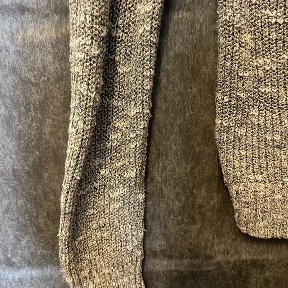 Plus SZ Women's Torrid 00 Grey Sweater Cut out design w/minor defects - Picture 4 of 11